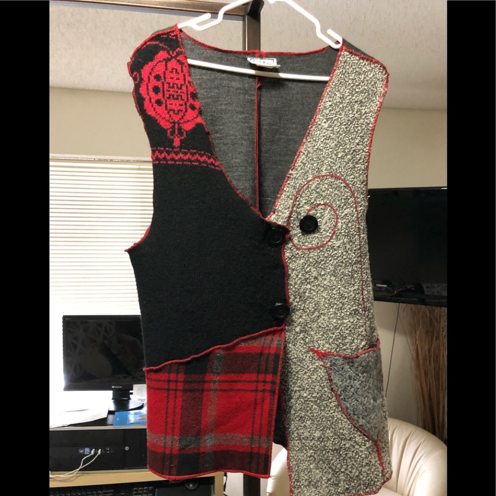 MULTI MIXED TEXTILE ASEMETRIC VEST